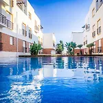 Terraces - Pool And Seaview تافيرا