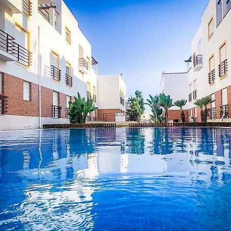 Terraces - Pool And Seaview 타비라